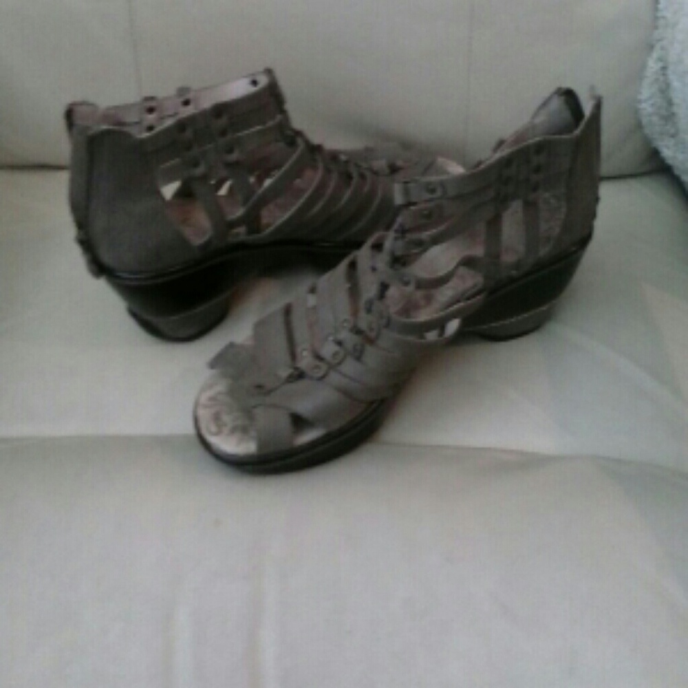 Jambu sandals